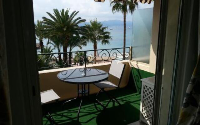 Apartment on the Croisette with sea view