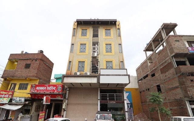 OYO 8219 Hotel Manan