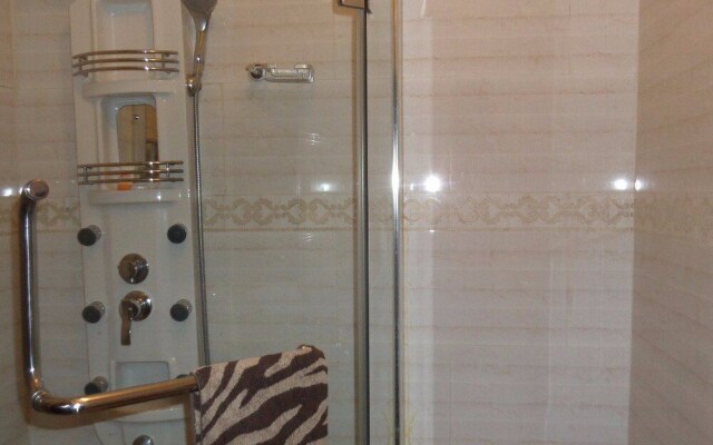 Max Royal Hotel & Suites