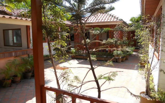 Strand Inn Hotel
