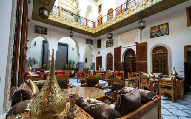 Room in B&B - Riad Authentic Palace & Spa - Al Bartal
