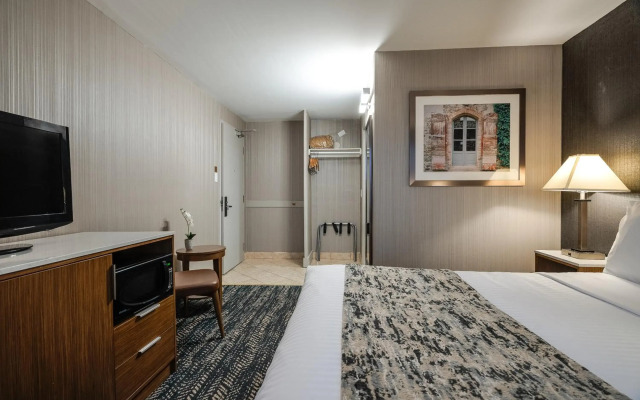 Monte Carlo Inn Toronto West Suites