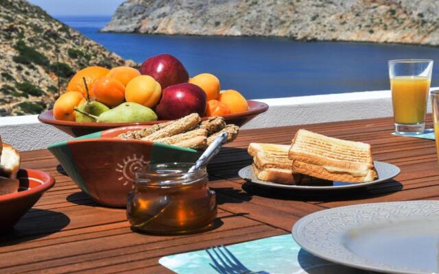 Droufakos’ home, Lux seafront apartment w. View