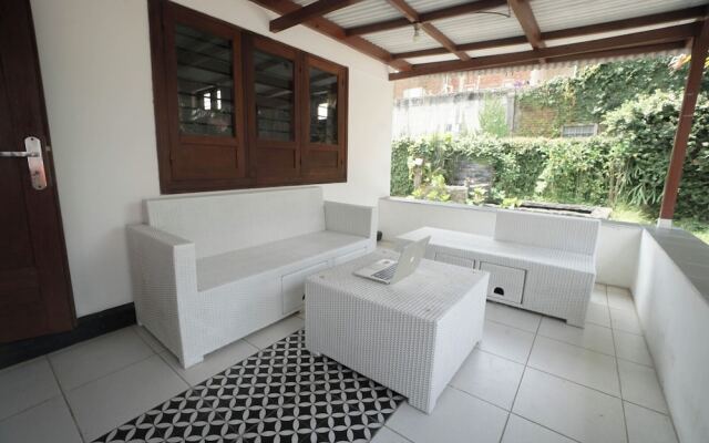 OYO 93971 Villa Kamandalu