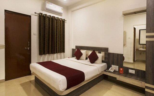 OYO 9906 Hotel Hill Top House