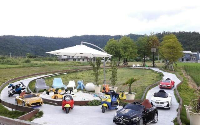Lake Shining Hostel