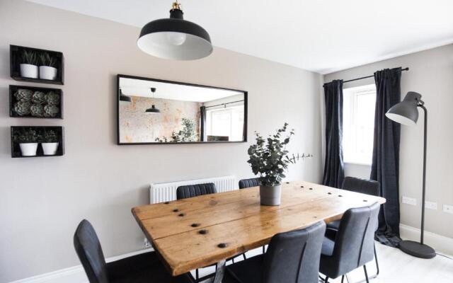 Moda Stays - John Brooks Serviced Houses