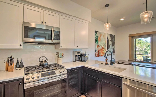 Charming Cle Elum Townhome w/ Balcony & Views