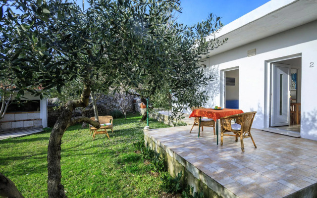 Bungalow In Sumartin, With Garden, Near The Sea