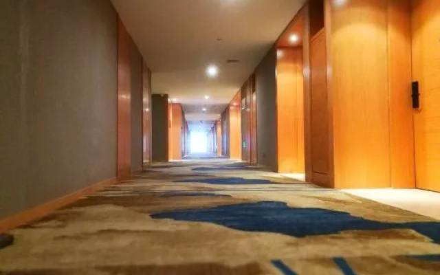 Rowin Grand Hotel – Hotel Rooms – Fangchenggang