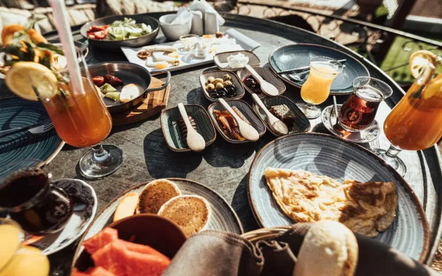Sah Saray Cave Suites Halal Hotel