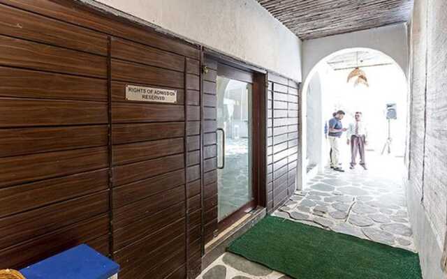 Fabhotel Poco Loco