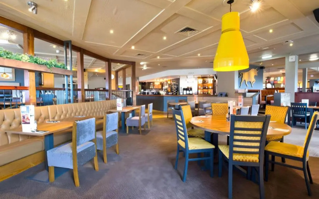 Premier Inn Livingston (M8/J3)