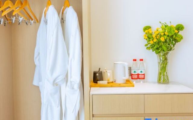 Hongcun Neighborhood · Smart Holiday Courtyard Homestay