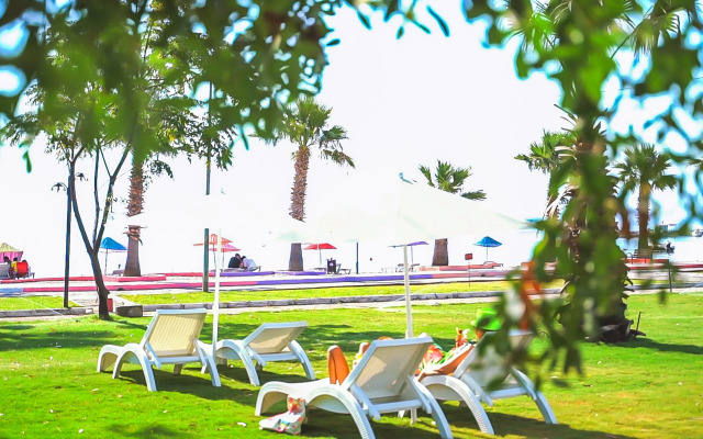 Dolunay Suit & Beach