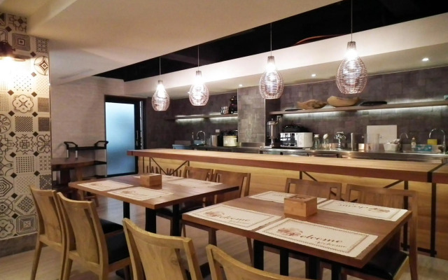 Lan Kwai Fong Garden Hotel
