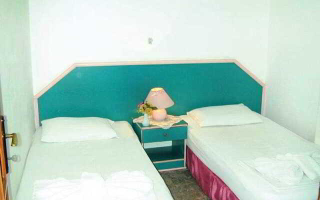 Sahara Apart