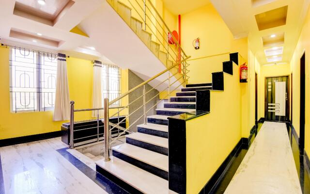 Capital O 14174 Good Luck Residency Hotel