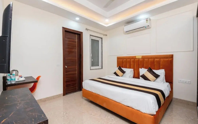 Saavi Hotel Sector- 45