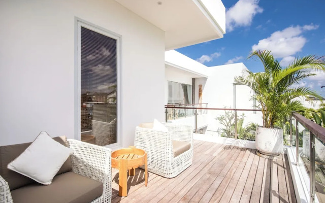 Coastal Elegance: 4BR Villa, 400m to Finns,