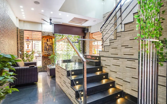 Pavithraa Deluxe Suites by OYO Rooms