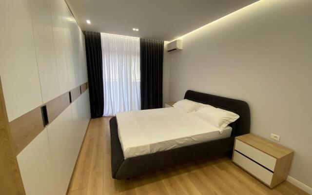 8th Floor Luxury Apartament Tirana