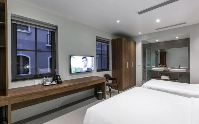 The Twin Hotel