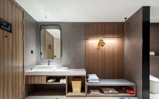 Taizhou Huangyan Yongning  Atour Hotel