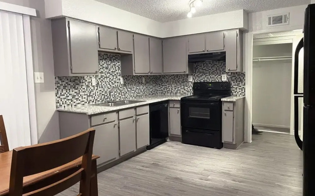 OYO Apartments at Eden Pointe