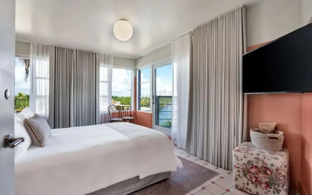 Отель Trouvail Miami Beach