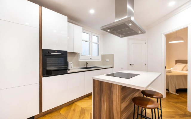 Majestic 4BR/4BATH apartment in Sagrada Familia area