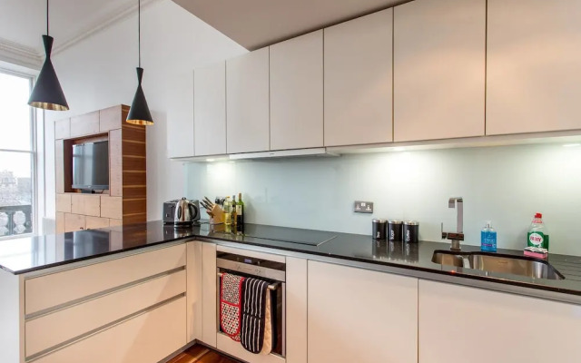JOIVY Location, Location! North Bank Street Luxury Apt