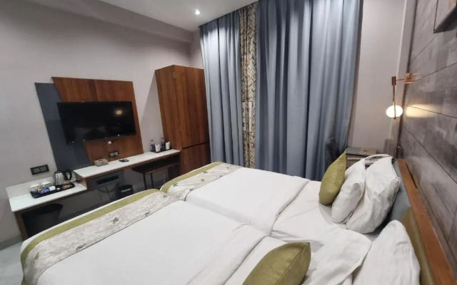 RG Exclusive Hotel-Akola