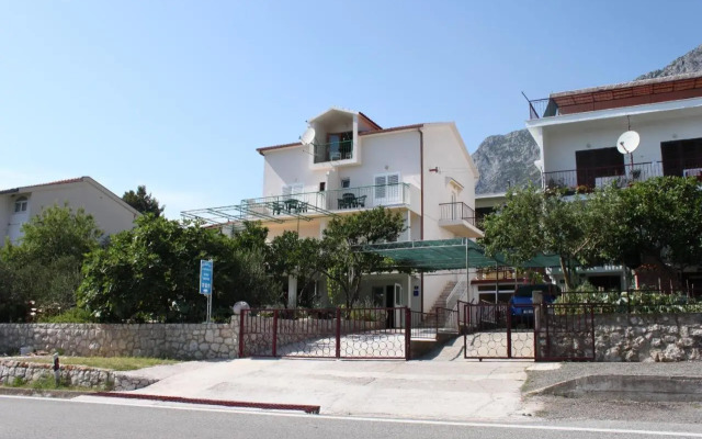 Apartments and rooms with parking space Gradac, Makarska - 6819