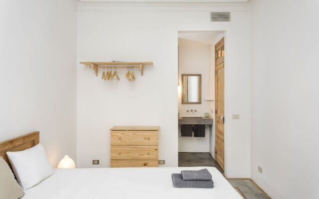 Spacious and luminous flat with balcony