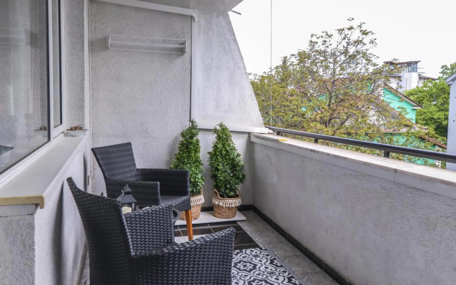 66 Apartment - Stylish Two Bedroom in Lozenets District