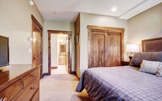 Crystal Peak Lodge 7203 - Ski-In/Ski-Out by RedAwning