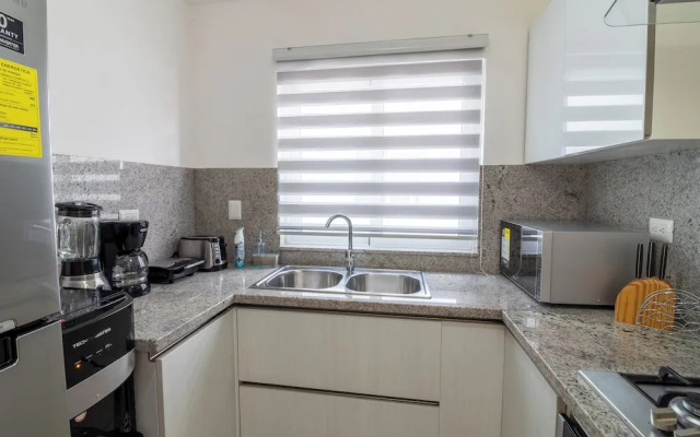 Modern 2BR Apartment - Paseo del Mar