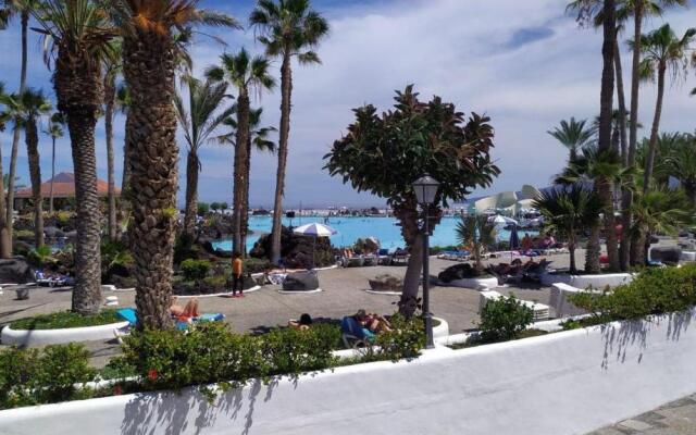 Fantastico 2 - With Large Balcony, Terrace and Garden