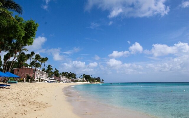 Large Townhouse with Plunge Pool, 3 mins from Beach - Turtle View 2 by BSL Rentals