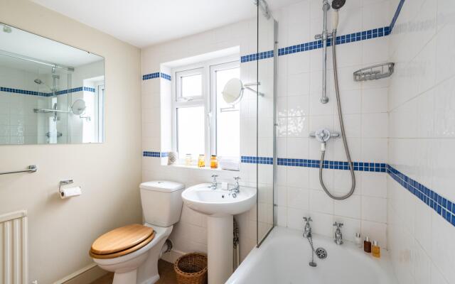 Traditional Fulham Home Close to the River Thames by Underthedoormat