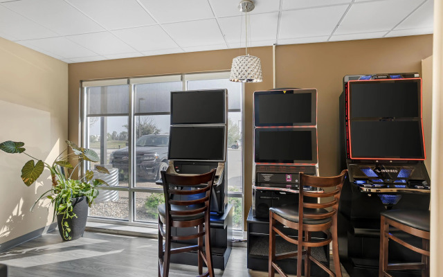 Best Western Plus Airport Inn & Suites