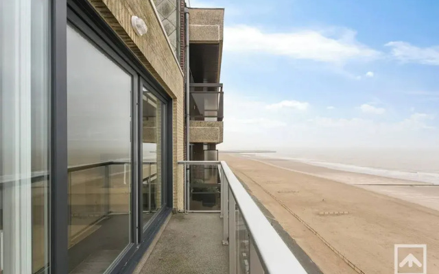 Apartment in Blankenberg With Sea Views