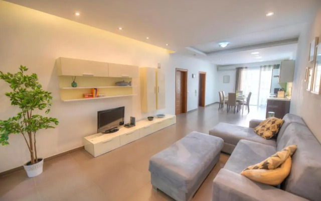 Bright & Large 2bedrooms in Sliema center MPOR1-1