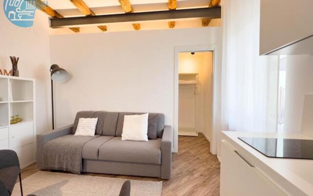 Basovizza 3 Alessandro Tirabora Short Rent