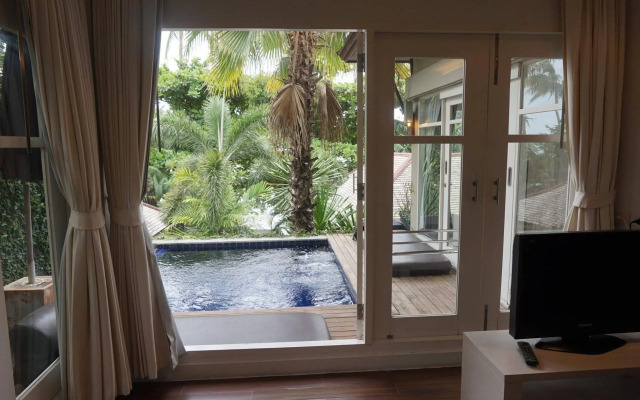 Replay Pool Villa