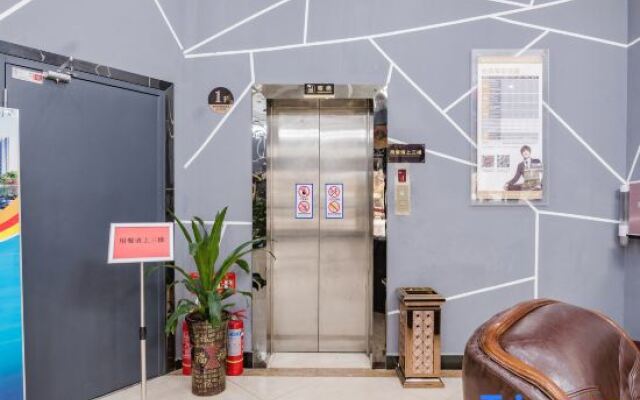 Shell Xinyang Huangchuan Country Railway Station Hotel