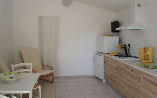 Charming Holiday Home in Robion With Swimming Pool