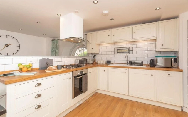Panda Sanctuaries, Kensington Chapel Apartment