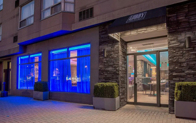 Stage West All-Suite Hotel & Theatre Restaurant